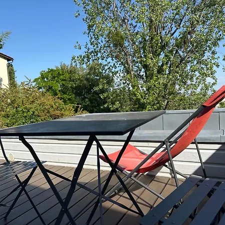 Villa Duplex Terrasse & Piscine Privee - Vue -nature -proche Lyon *
