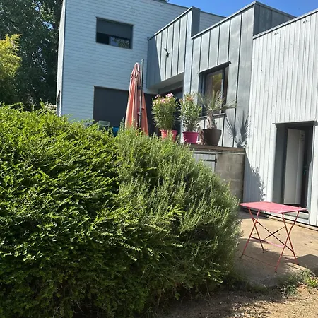 Villa Duplex Terrasse & Piscine Privee - Vue -nature -proche Lyon Saint-Didier-au-Mont-d'Or