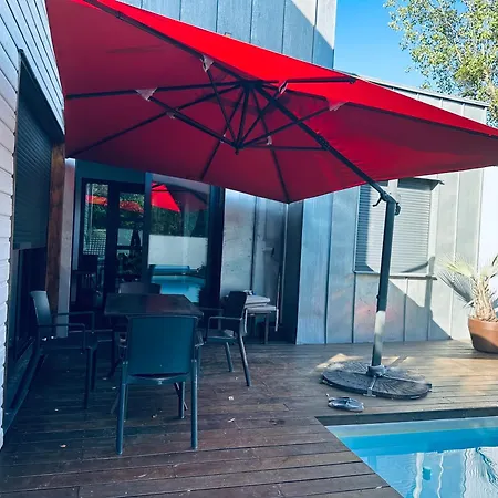Villa Duplex Terrasse & Piscine Privee - Vue -nature -proche Lyon
